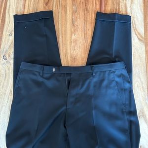 Hugo Boss Men’s dress pant. 33w x 32 inseam. In excellent condition Cuffed legs
